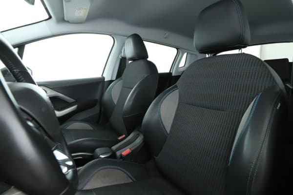 Peugeot 2008 1.6 Blue-HDi Urban Cross