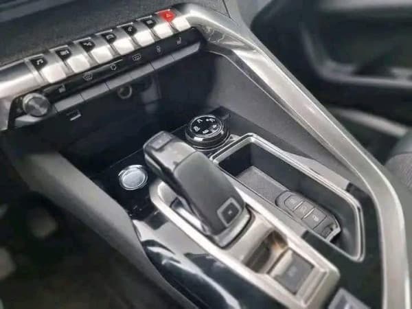 PEUGEOT 3008 1.5 BlueHDi Active EAT