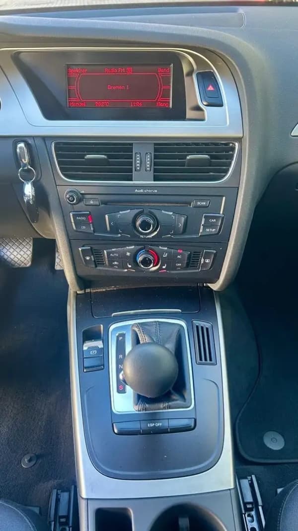 Audi A4 1,8 TSi Automatik Attraction Klima SHZ ZV Alu