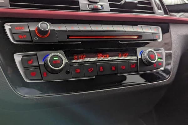 BMW Série 1 118i auto/Sport-Line