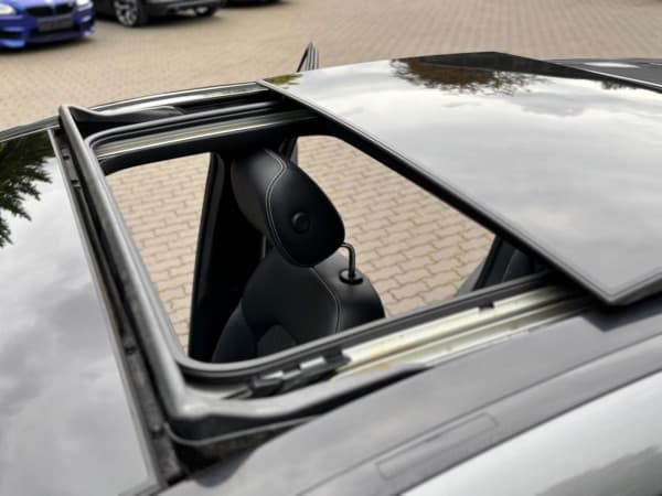 Mercedes-Benz B 180 Xenon Navi PanoD. Teilleder SHZ