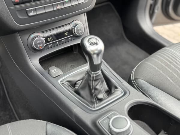 Mercedes-Benz B 180 Xenon Navi PanoD. Teilleder SHZ