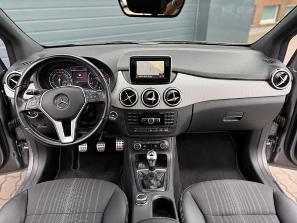 Mercedes-Benz B 180 Xenon Navi PanoD. Teilleder SHZ