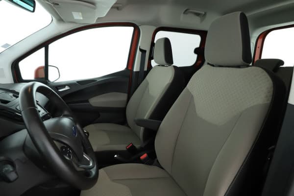 Ford Tourneo Courier 1.0 EcoBoost Titanium