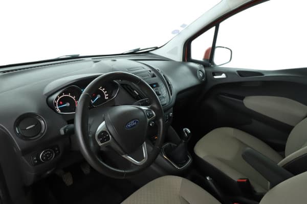 Ford Tourneo Courier 1.0 EcoBoost Titanium