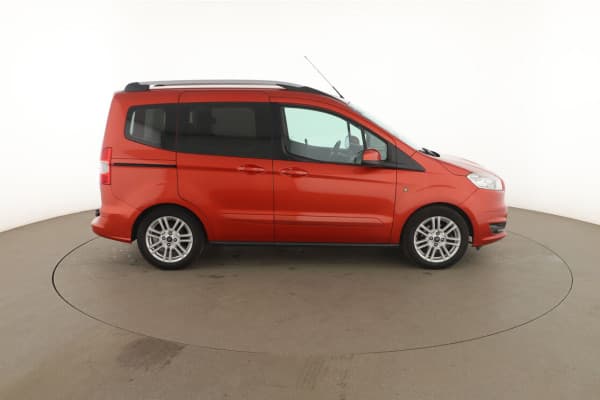 Ford Tourneo Courier 1.0 EcoBoost Titanium