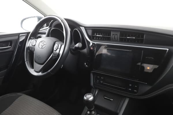 Toyota Auris 1.2T Design