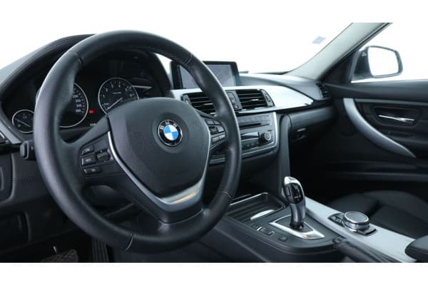 BMW Série 3 320iA Luxury